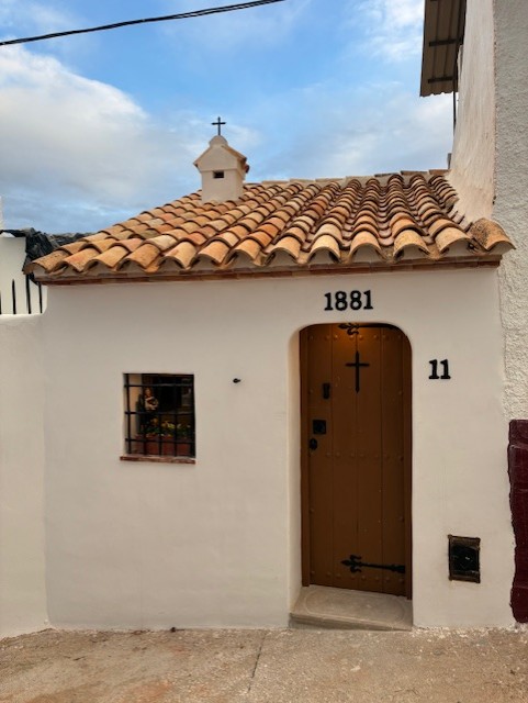 CASITA DE LA CRUZ located in Callosa D En Sarria. SPAINS SMALLEST HOUSE.